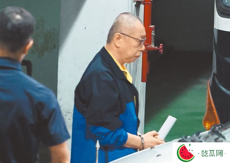 柯文哲理光头，张启楷曝“柯妈痛哭”，揭陈佩琪对争党魁心态