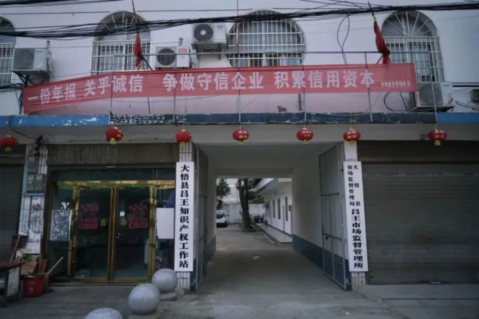 种了一辈子地的农民没想到,自己有天会被这样利用