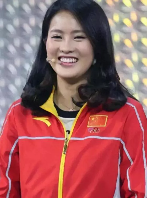 吴奇隆索取签字被全红婵回绝,陈若琳回应让大家都笑翻