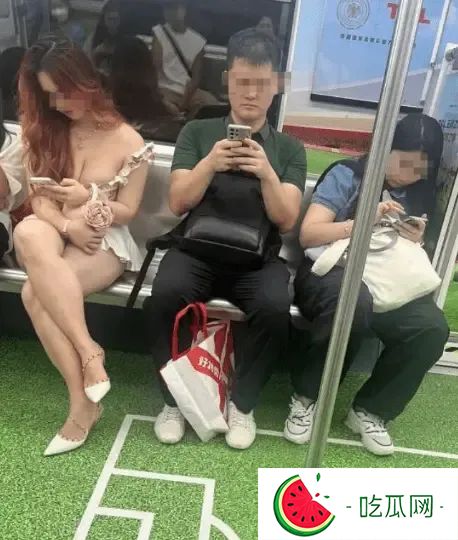 如何才能忍住不去瞄两眼？