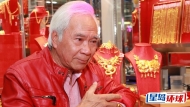 独家 | 74岁李龙基蛇年再做新郎， “爷孙恋”开花结果选定信物