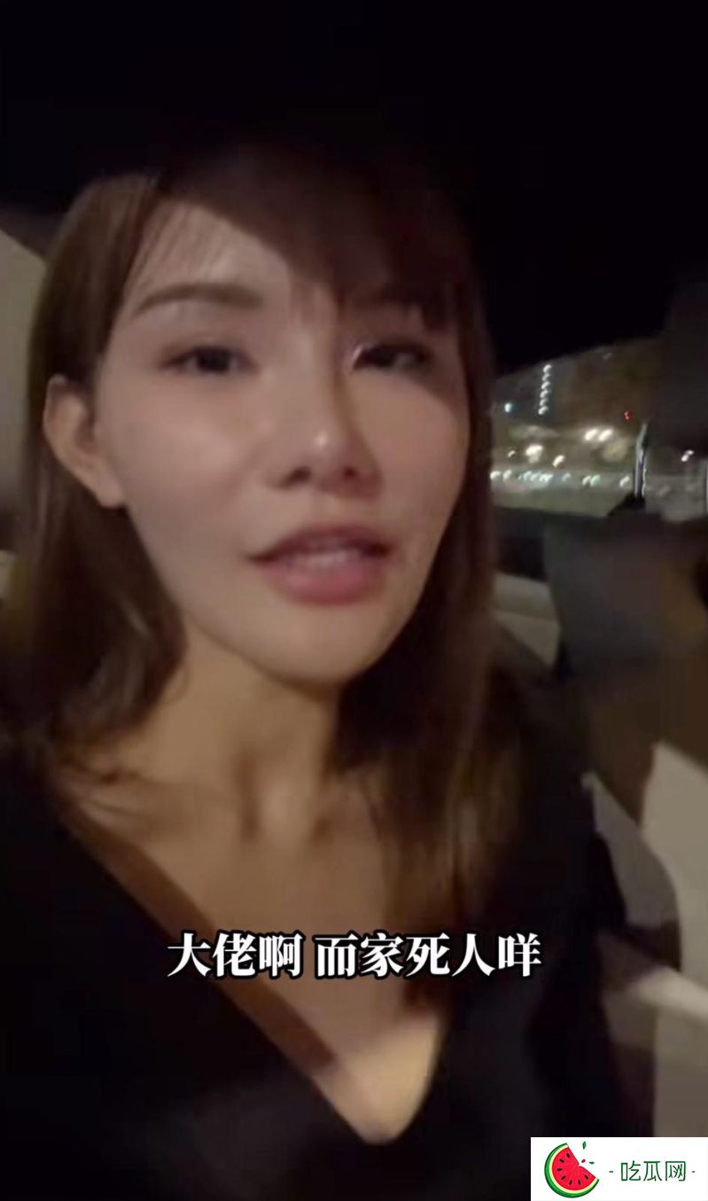 五索认为白玫瑰代表死人。