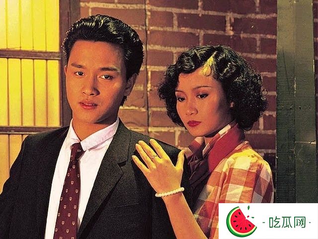 虽然年轻时的商天娥美貌惊人，但情史并不丰富，只有出道时曾与陶大宇、张国荣及吴启华传绯闻。