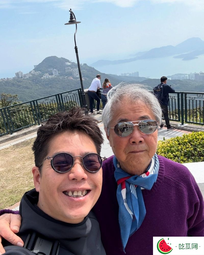 林晓峰近日陪饼印爸爸行山吸灵气。
