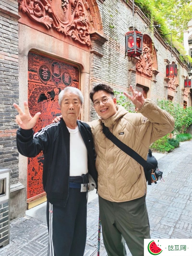 三个月前，林晓峰带了爸爸返家乡上海旅行。