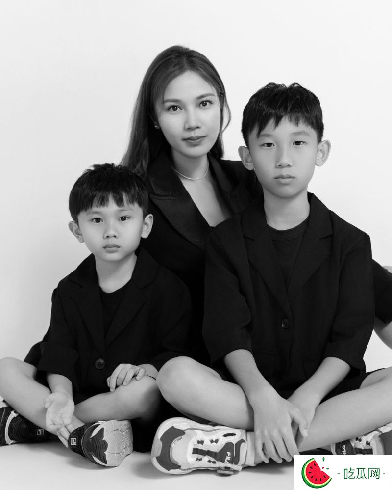 岑洁仪育有两名儿子