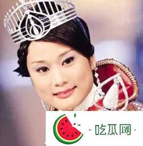 港姐冠军张嘉儿逆袭人生，如今家庭事业双丰收