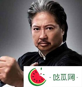 洪金宝生日晒照显硬朗，与孙子同框乐融融！