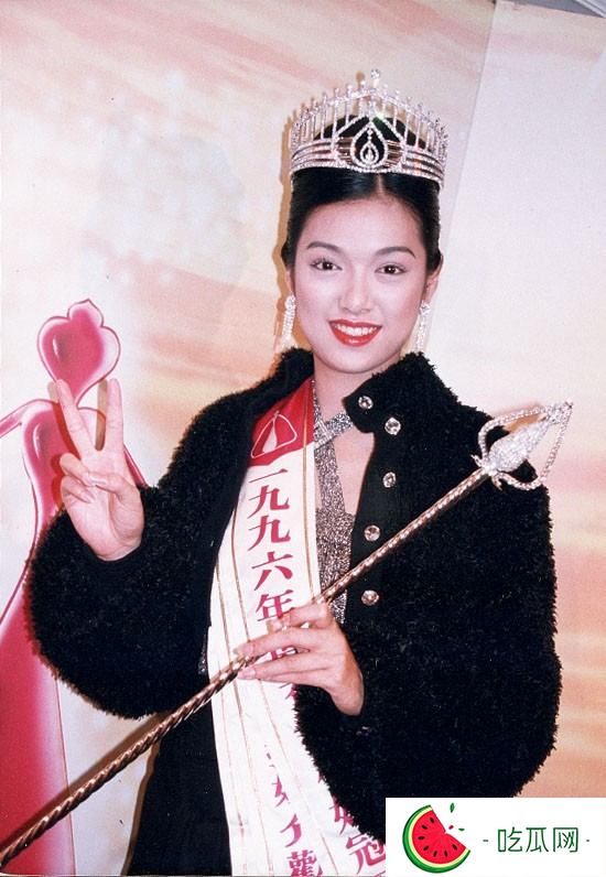 李珊珊是1996年港姐冠军，兼1997年华姐亚军。