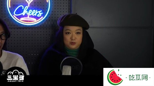 另外，被问到患病时有否想过转行时，李珊珊表示：「我无谂过转行」，她指自己18岁入行，因能力和学历所限，所以很难离开娱乐圈。