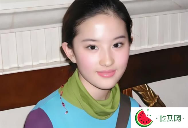 刘亦菲初中旧照曝光，从小美到大！