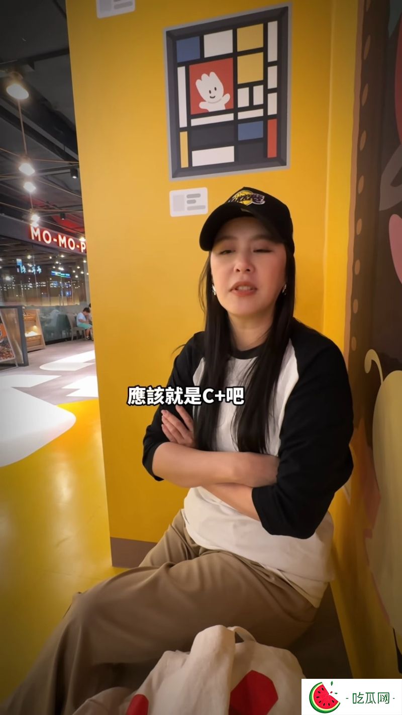 黄小柔自曝曾遇到某位前辈，更被其直接言语性骚扰。1