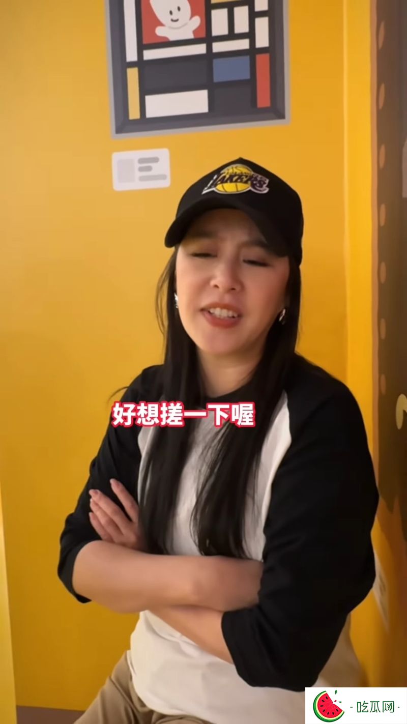 黄小柔自曝曾遇到某位前辈，更被其直接言语性骚扰。