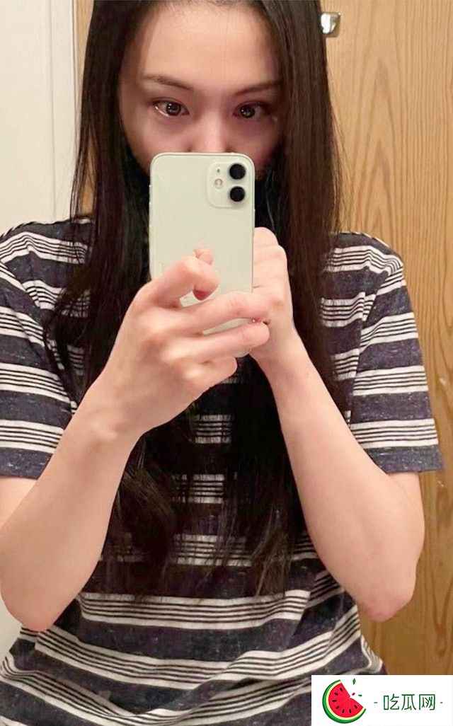 一张郑爽的最新近照在网上流传
