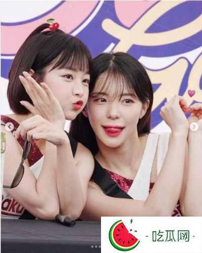 乐天女孩篮篮曝李多慧“私下个性”，大晒亲密贴脸照告白