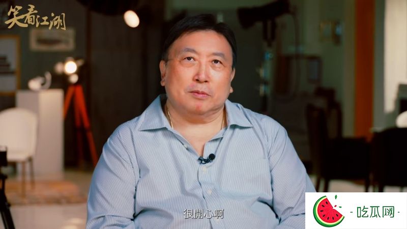 王晶近来进军YouTube开设频道《王晶笑看江湖》，网上节目首播，王晶大谈与周星驰的往事。