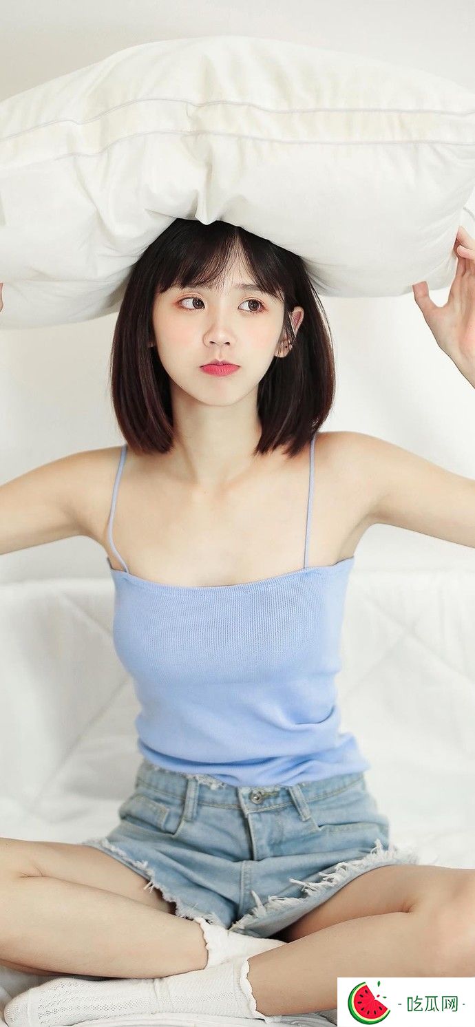 井川里予和别人打扑克牌的视频在哪里能找到？她是怎么火起来的？