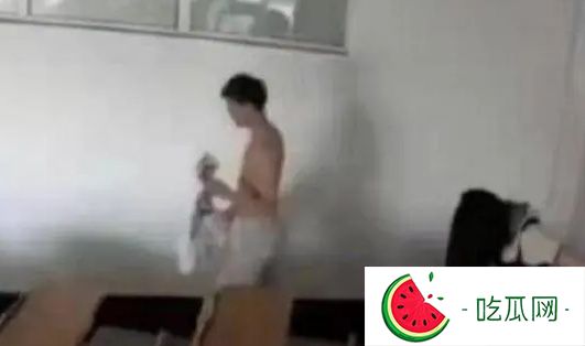 12分04秒黑龙江科技大学阶梯教室情侣上演了一段精彩演出