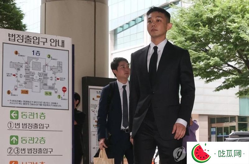 警方接到报案以涉嫌类似**罪拘捕刘亚仁，刘亚仁立即否认了指控。