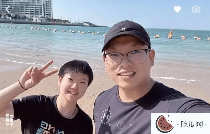 孙颖莎因为晒出与体能教练翔哥在海边的合照，传出绯闻。