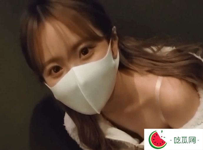井川里予和别人打扑克牌的视频在哪里能找到？她是怎么火起来的？