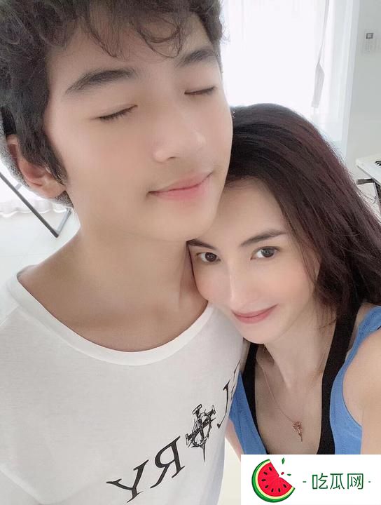 今年4月，张栢芝与谢霆锋的16岁大仔Lucas被传与「女教练」同居。