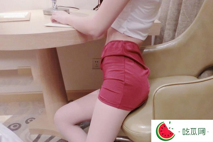 萌白酱甜味弥漫的旗袍半开襟究竟有怎样的魔力?