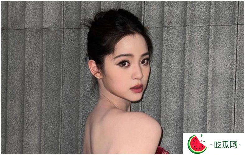 欧阳娜娜红色礼服，露香肩美背，曼妙身材太撩人
