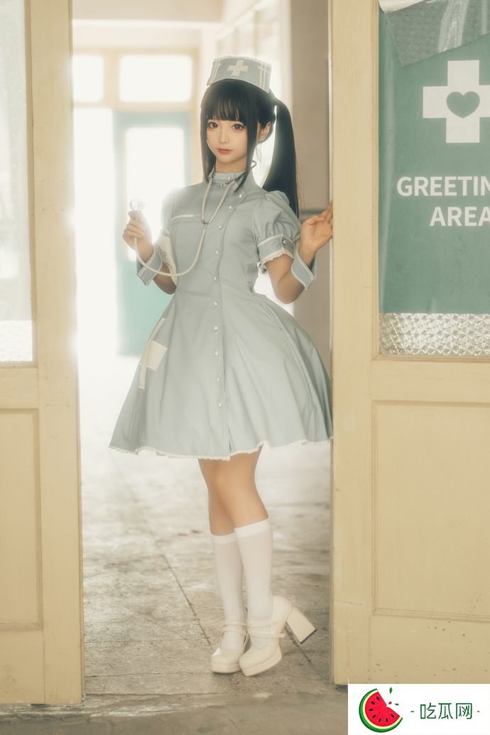 蠢沫沫和摄影师铁手教授是什么关系？他是拍摄到了蠢沫沫无创可贴的图片？