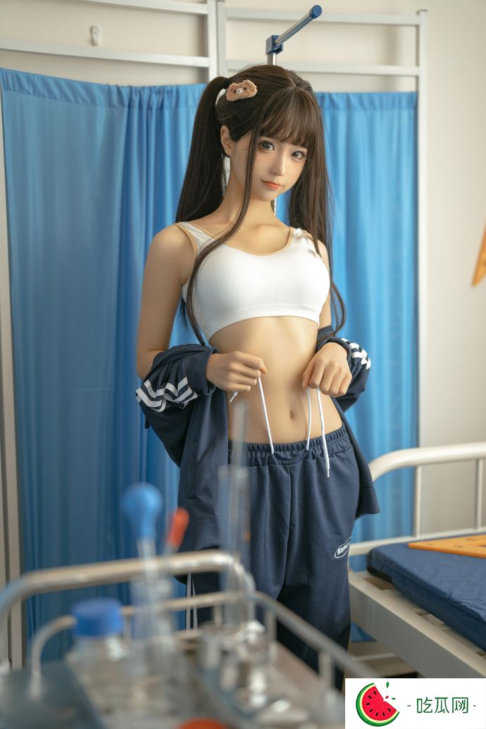 蠢沫沫和摄影师铁手教授是什么关系？他是拍摄到了蠢沫沫无创可贴的图片？