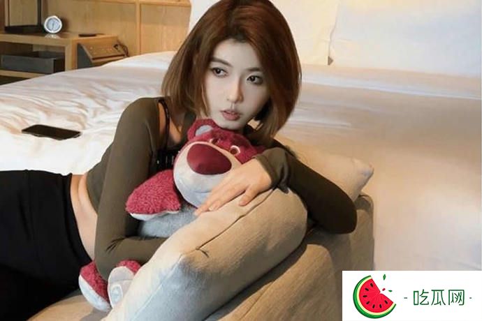 聂小雨黑色皮衣3分25秒吃鸡视频哪里可以看？多人运动是什么内容？