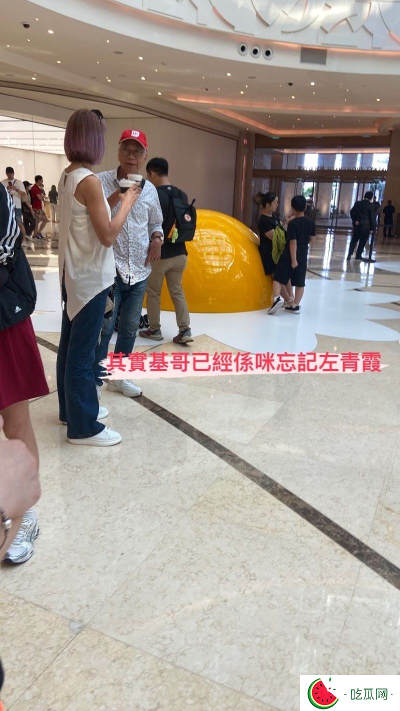 李龙基被发现身边出现“新女”。
