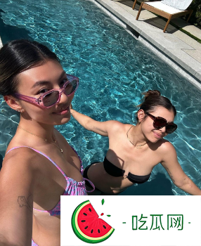 王敏德女儿大派福利，三点式比基尼，大晒34D丰满上围