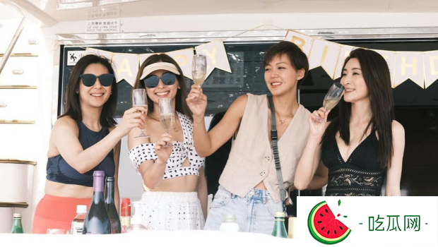 林夏薇性感泳衣纤腰若隐若现，侧身上围现超3D效果