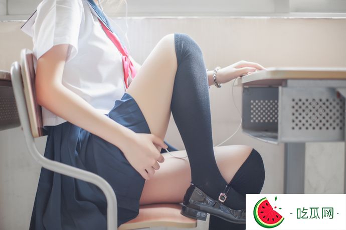 简直不敢相信！把英语课代表按在地上C了一节课究竟是怎么回事？
