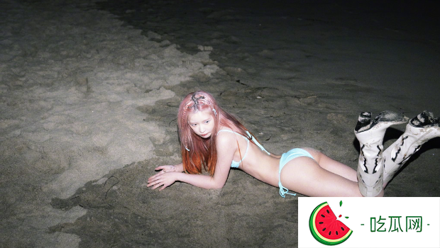徐娇晒比基尼照大秀美臀，火辣S曲线险泄春光