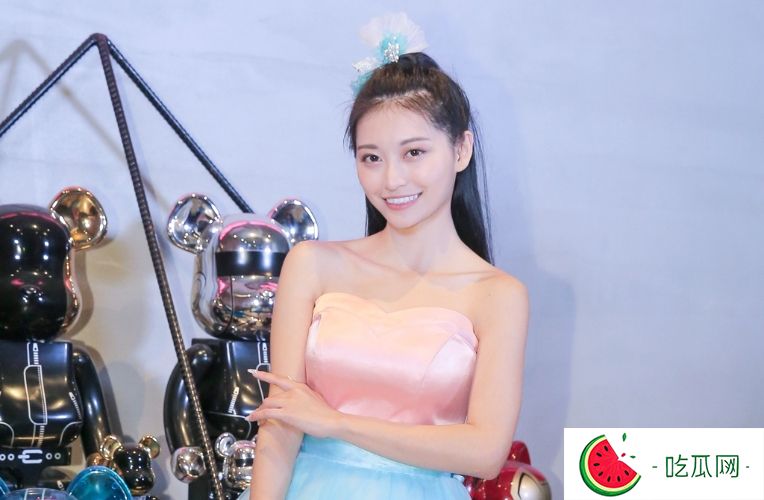 G级子瑜衣服洞开太大，侧边露出“青筋”网友喷鼻血