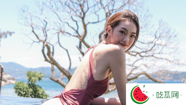 港姐杨咏彤大晒比基尼泳照，露美背纤腰，翘臀吸睛