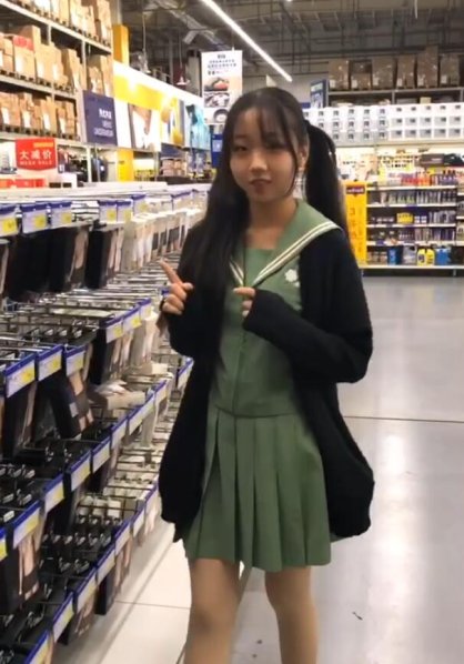 浆果儿马雨琪定制视频流出 场景超市公园问路超大胆！