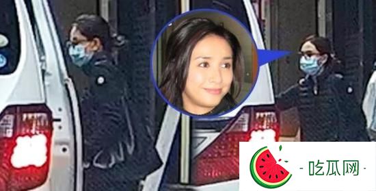港姐吴婉芳守寡后现身 穿素服买蜡烛难掩悲伤