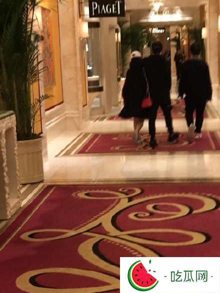 新欢？王思聪带妹子澳门度白色情人节买买买