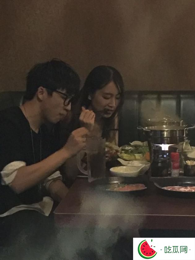 新恋情？疑似薛之谦与不明女子喂食照曝光