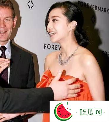 范冰冰一路走来不知被了揩多少油，李晨看到这些照片作何感想？