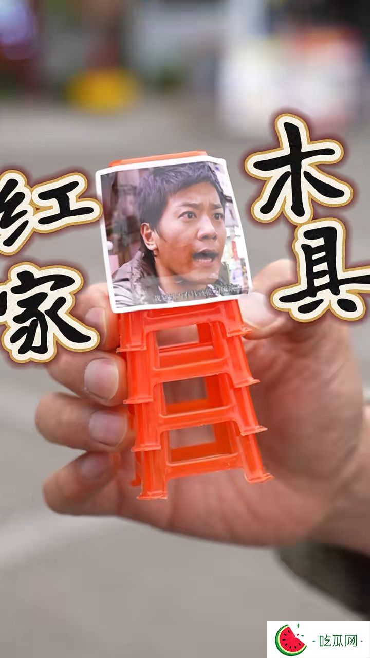 近日，黎诺懿在小红书上发布了一段前往江门的观光影片，当中他在一名网民带领下打卡当地陈皮村，为答谢对方竟大方送上“红木家俬”。