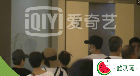 李荣浩陪杨丞琳母女逛北京 亲家相聚疑订婚期