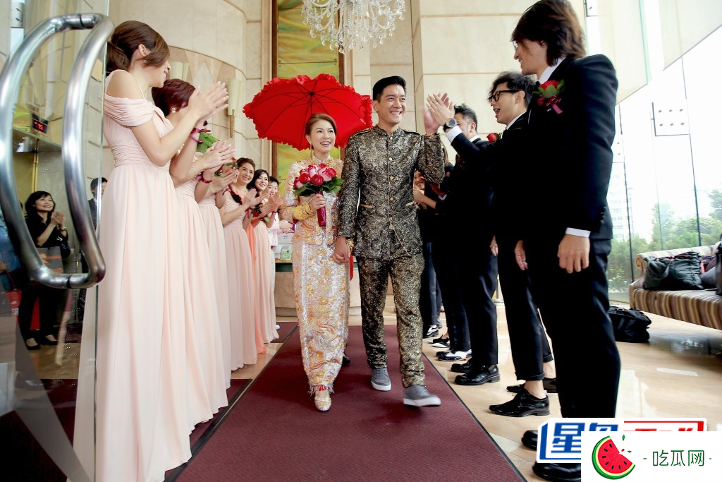 黎诺懿2012年与落选港姐李洁莹结婚，当时有指李洁莹家族拥5亿美容院王国，黎诺懿被封“5亿驸马”。