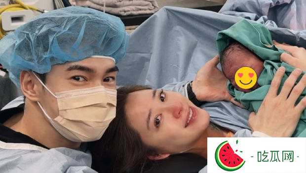 欧阳妮妮晒“一家三口合照”当妈首发声！泛泪曝儿子小名