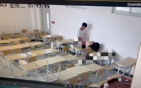 山东某学院情侣教室门事件，1分04秒完整视频