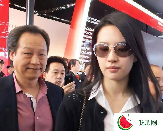 刘亦菲干妈25岁闪婚又离婚，32岁竟再度怀孕？