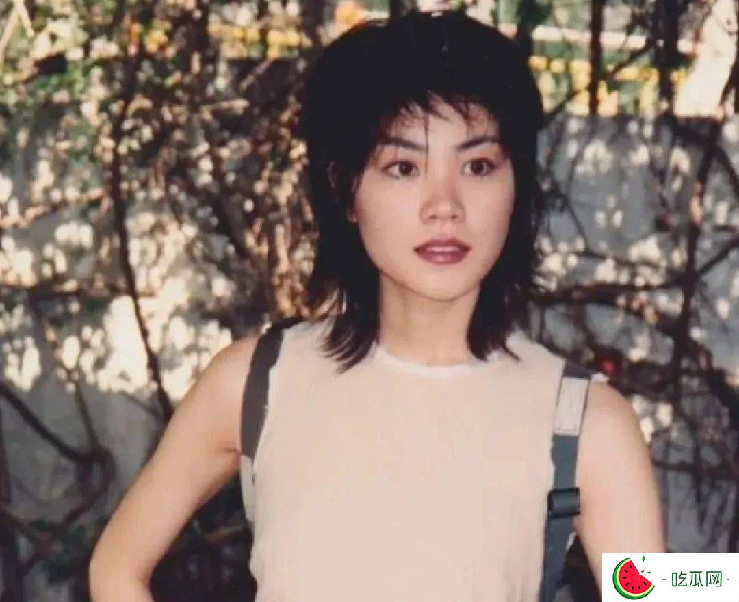 王菲年轻时长得太哇塞了，又美又灵动，真的是被嗓子埋没的美貌！